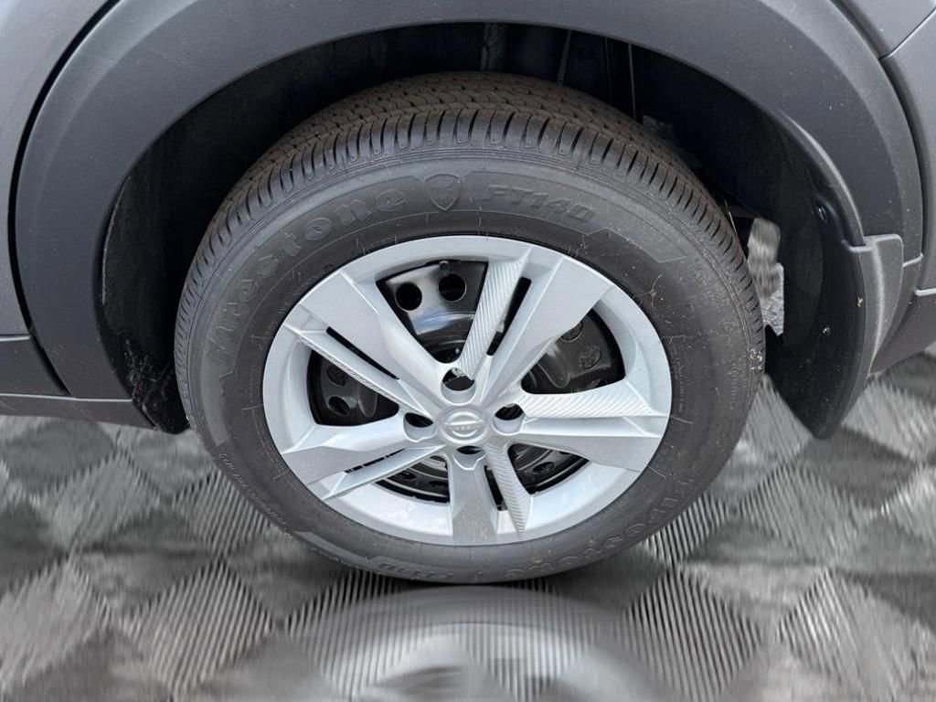 Certified 2025 Nissan Kicks Play S image 19
