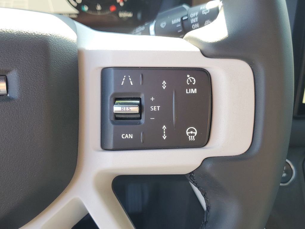 Used 2025 Land Rover Defender 130 X-Dynamic SE AWD/4WD image 18