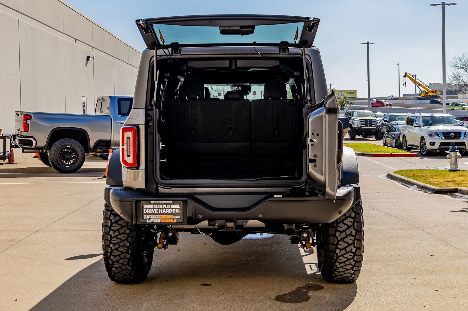 Used 2023 Ford Bronco Badlands w/ Sasquatch Package AWD/4WD image 9