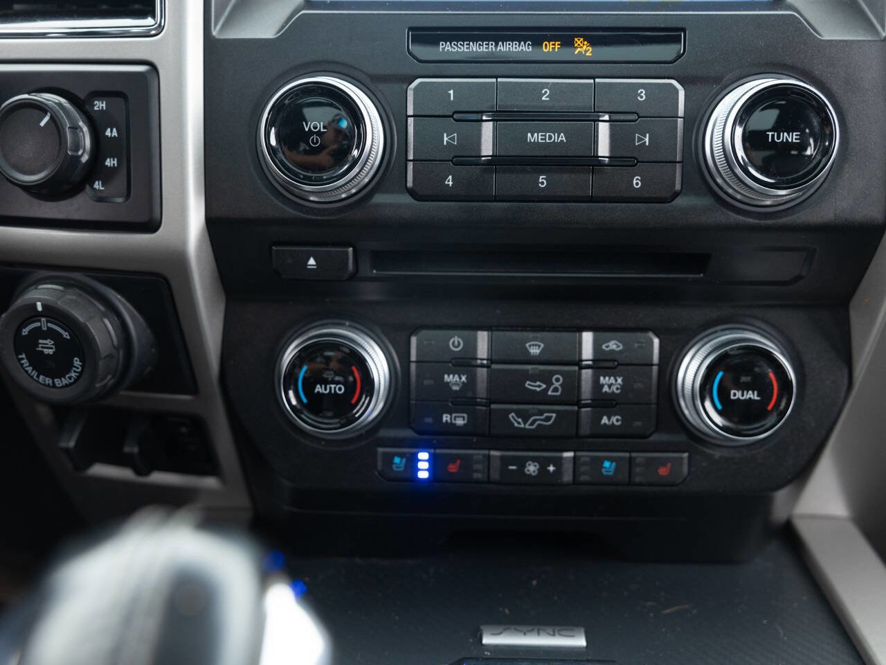 Used 2018 Ford F150 Lariat w/ Equipment Group 502A Luxury image 41