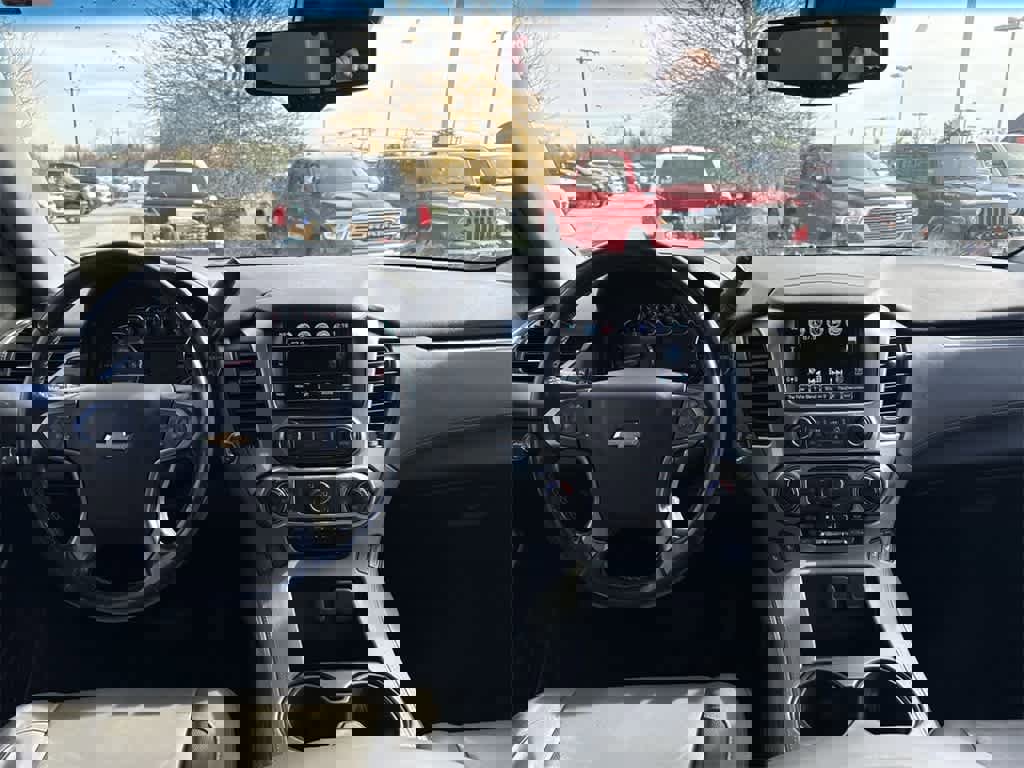 Used 2018 Chevrolet Suburban LT image 15