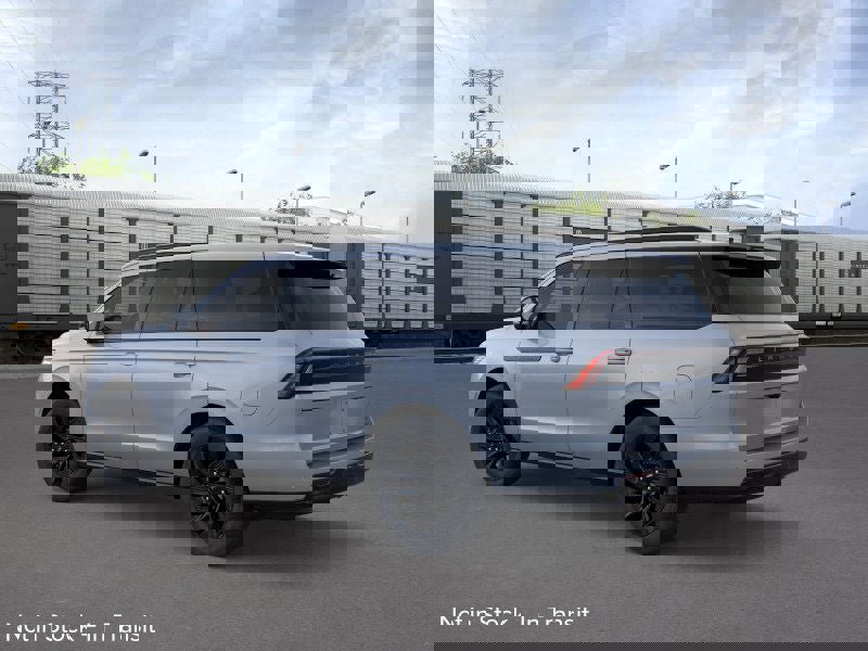 New 2026 Lincoln Navigator Reserve image 4