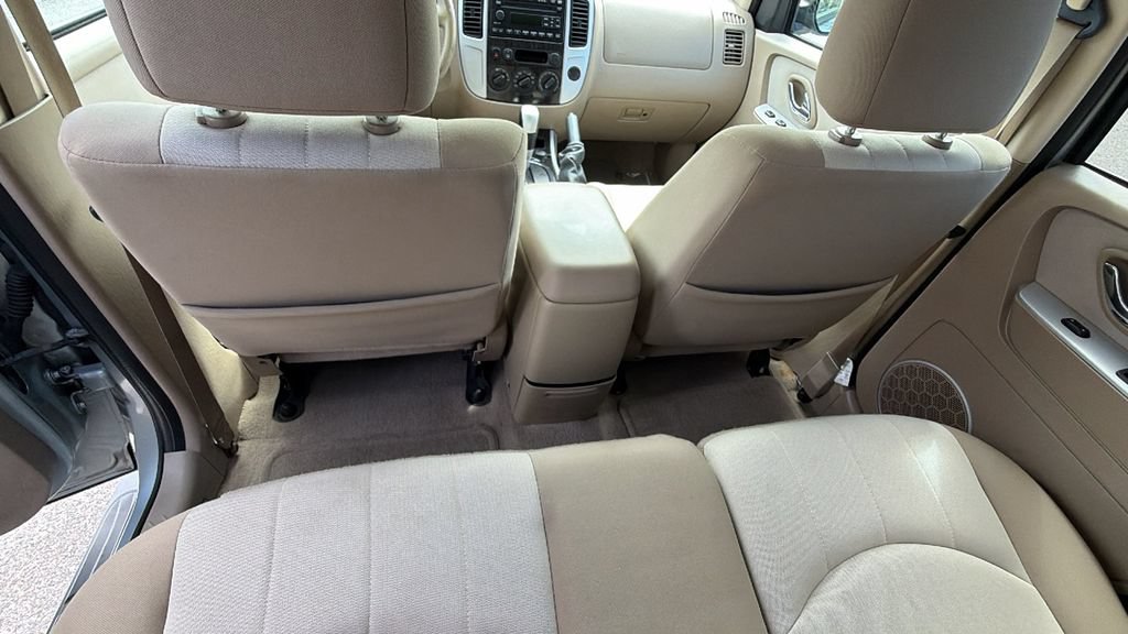 Used 2005 Mercury Mariner Luxury FWD image 26