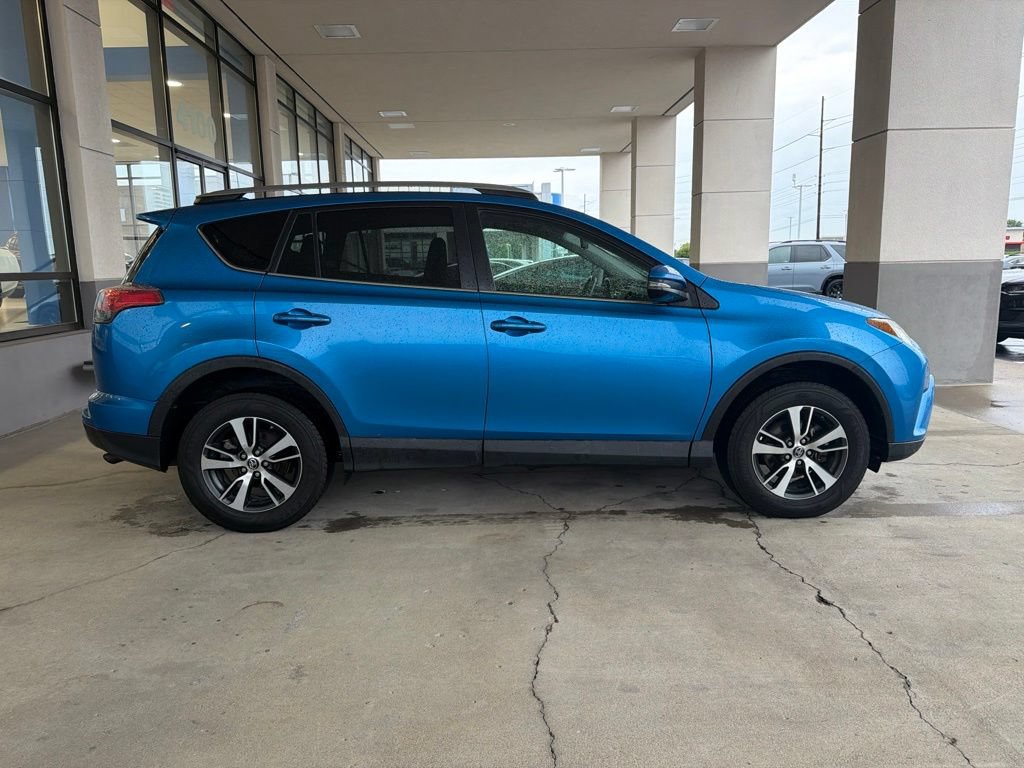 Used 2018 Toyota RAV4 XLE AWD/4WD image 6