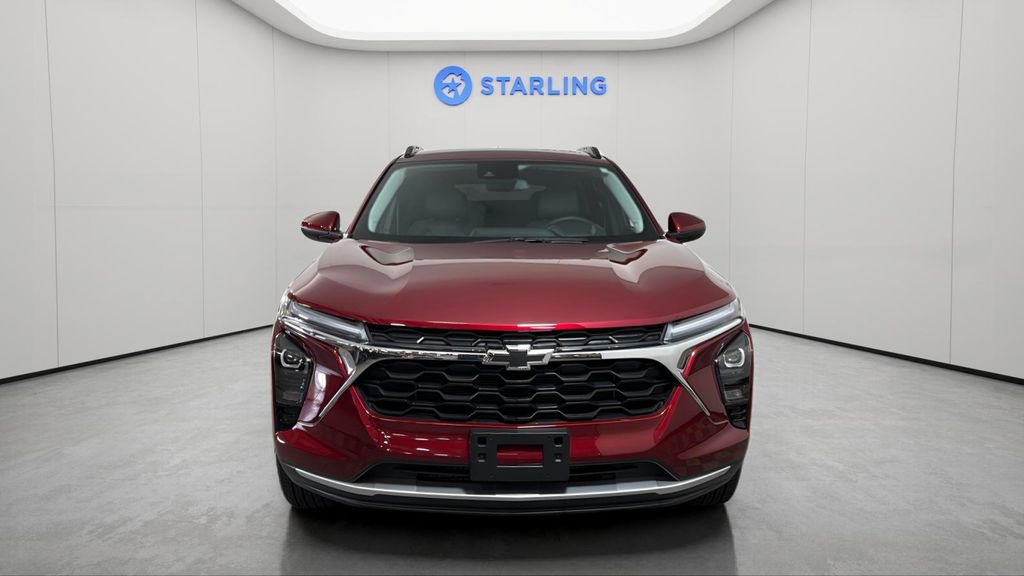 Certified 2025 Chevrolet Trax LT w/ Driver Confidence Package image 15