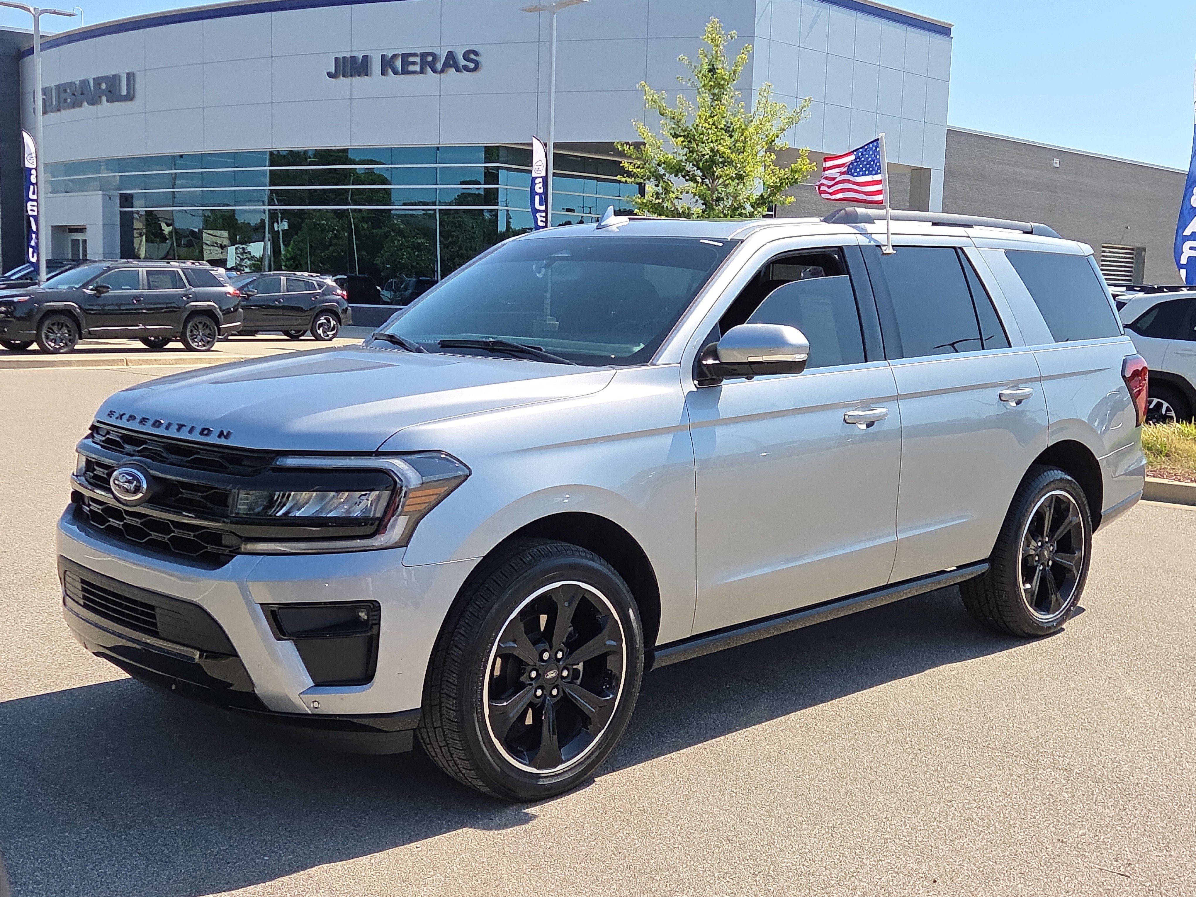 Used 2024 Ford Expedition Limited AWD/4WD image 7