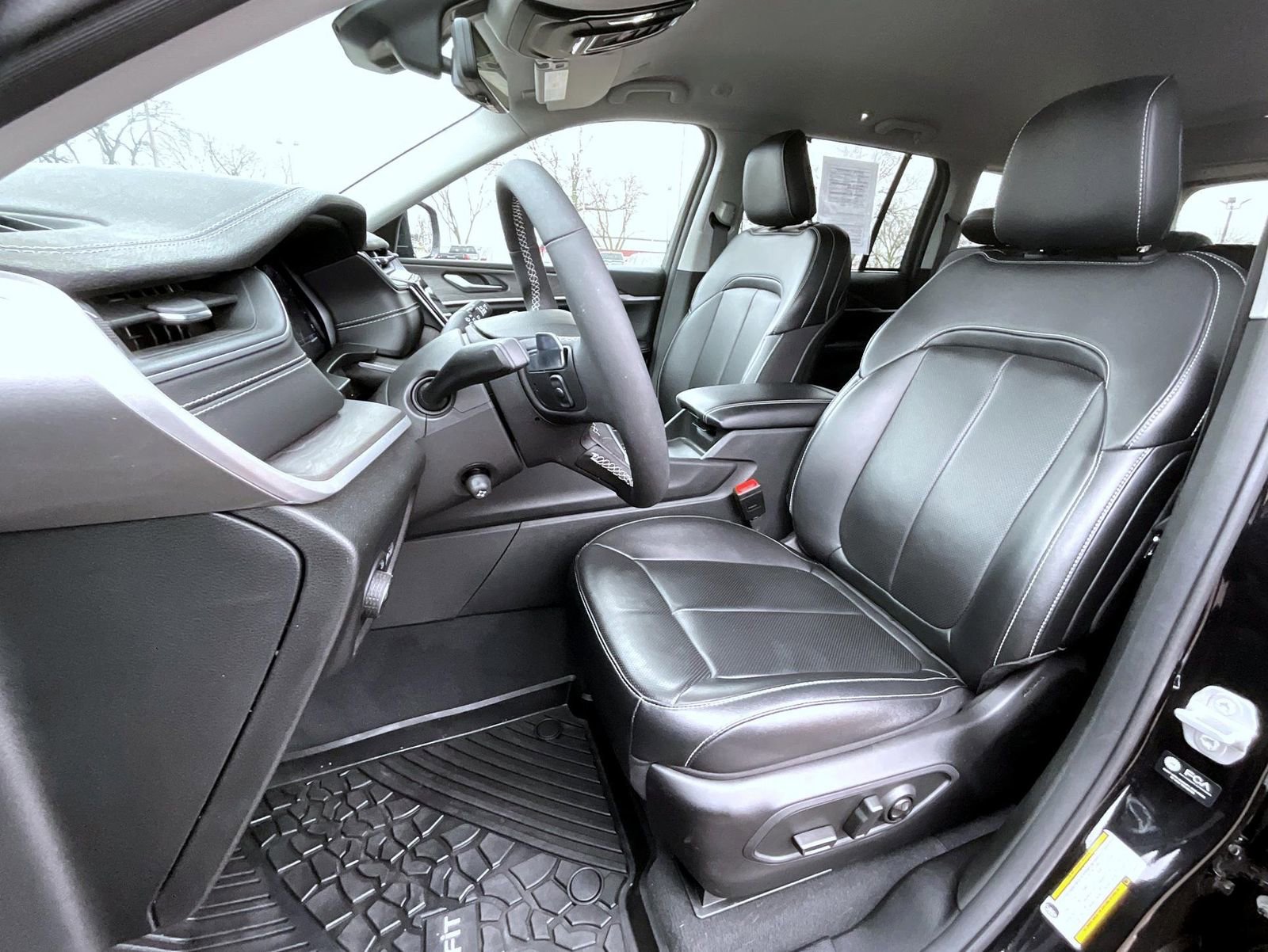 Used 2024 Jeep Grand Cherokee Limited w/ Luxury Tech Group II image 11