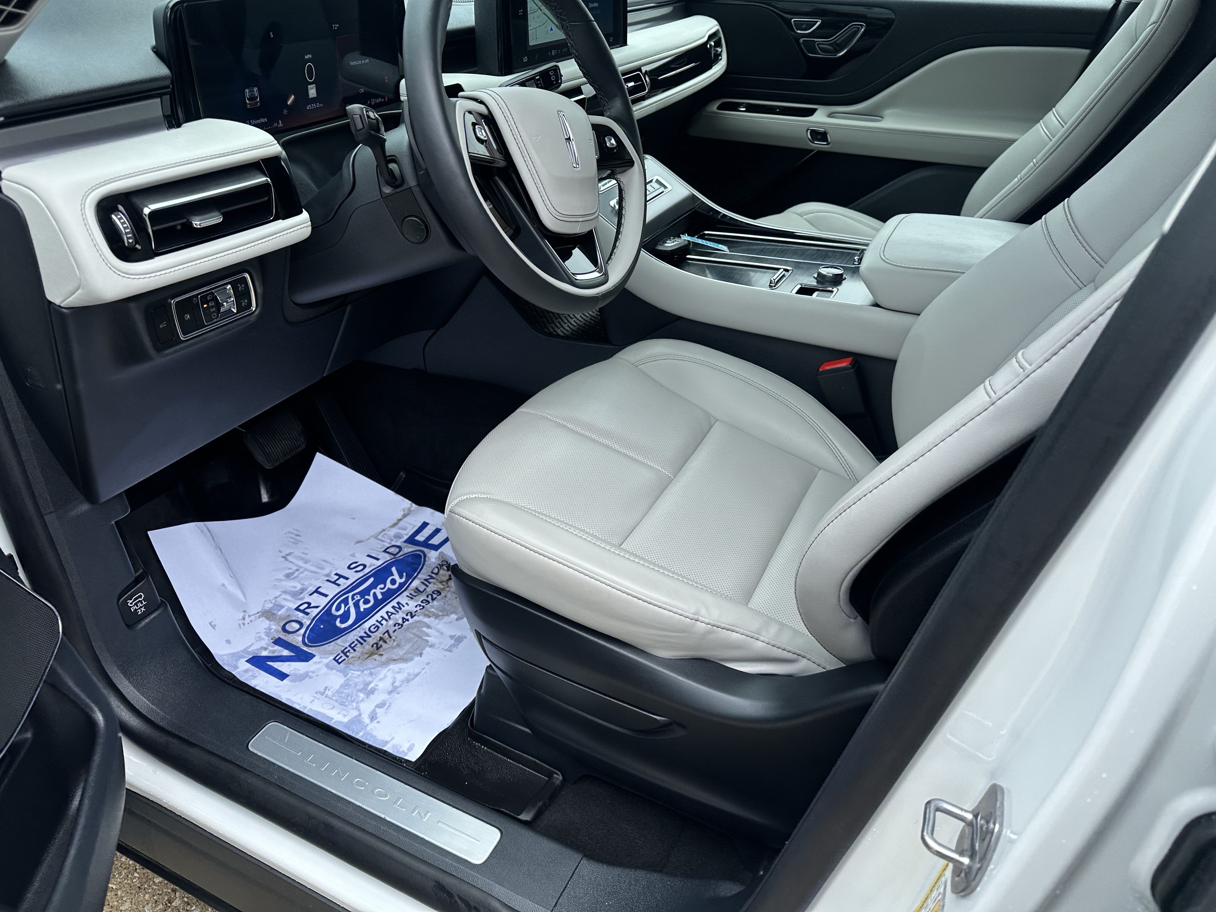Used 2026 Lincoln Aviator AWD w/ Jet Appearance Package image 20