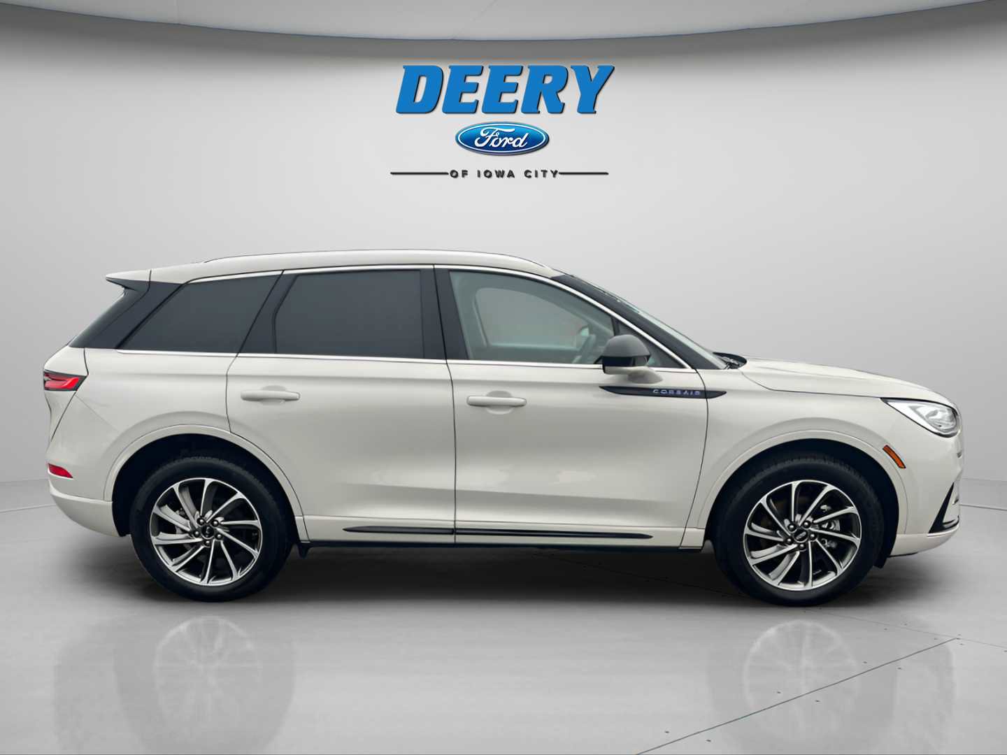 Used 2024 Lincoln Corsair Grand Touring image 2