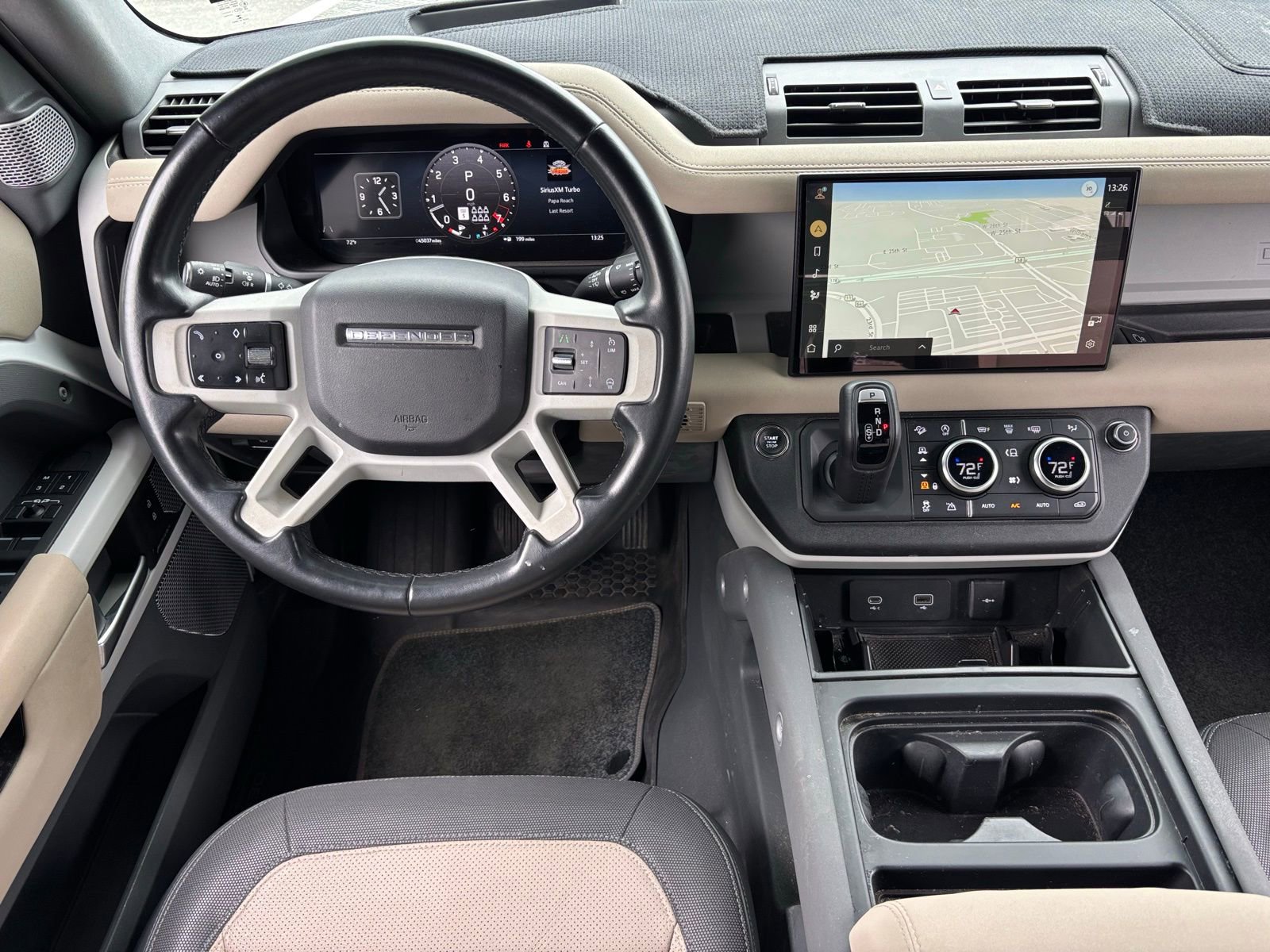 Used 2023 Land Rover Defender 130 X-Dynamic SE image 5