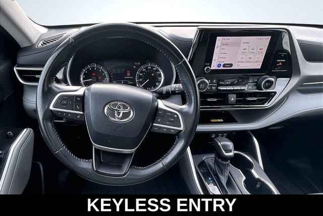 Used 2023 Toyota Highlander L image 10
