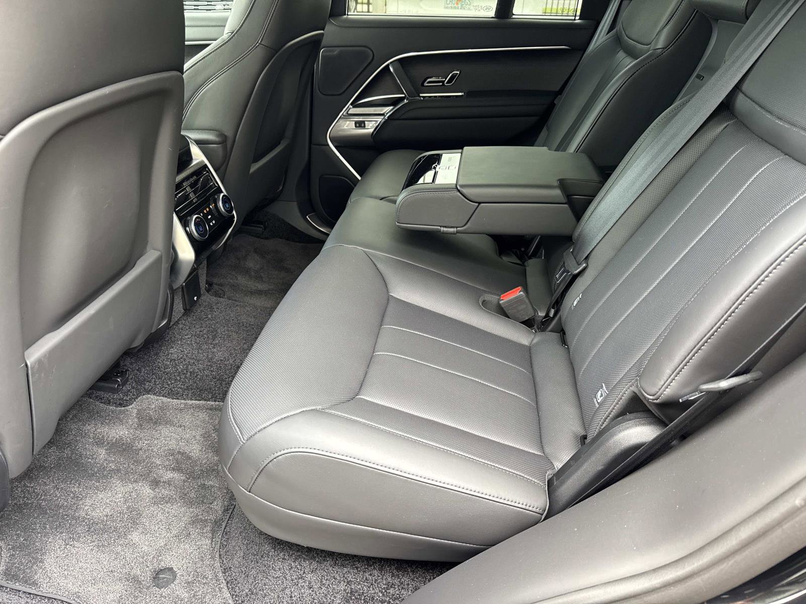 Certified 2025 Land Rover Range Rover SE AWD/4WD image 15