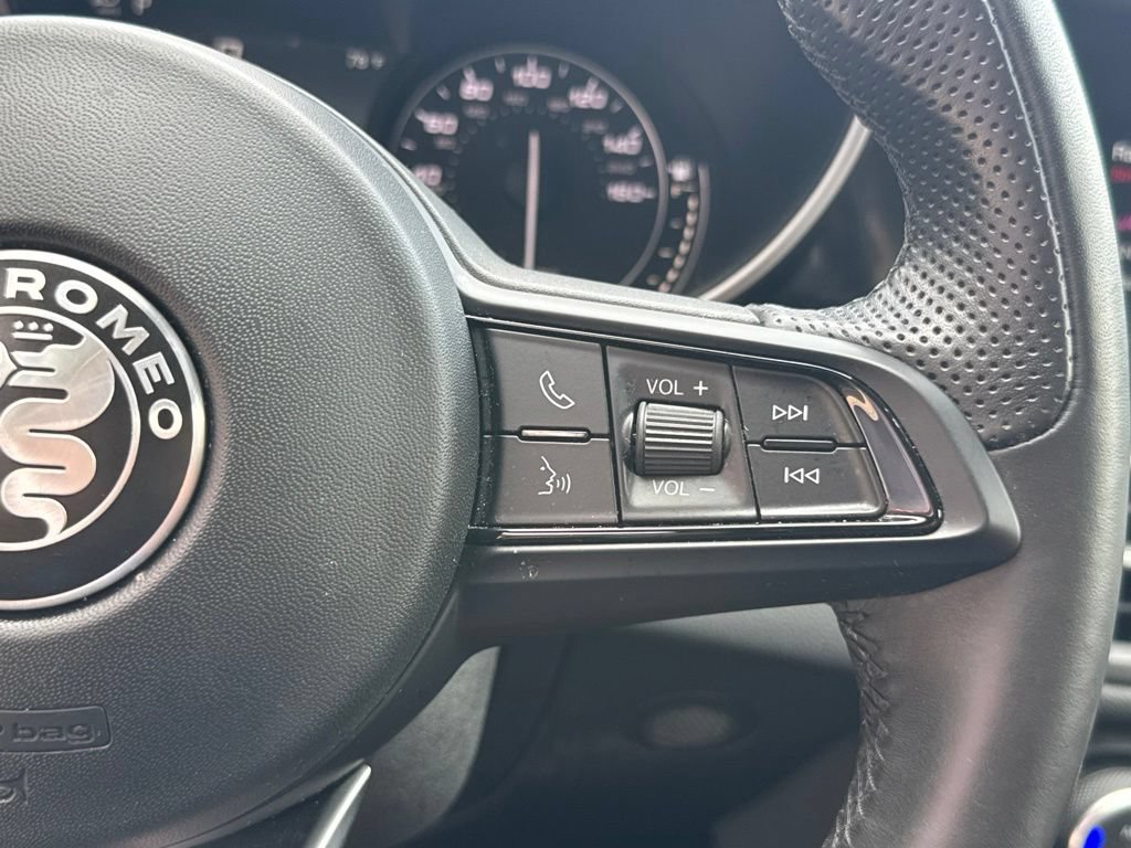 Used 2022 Alfa Romeo Giulia Ti AWD/4WD image 37