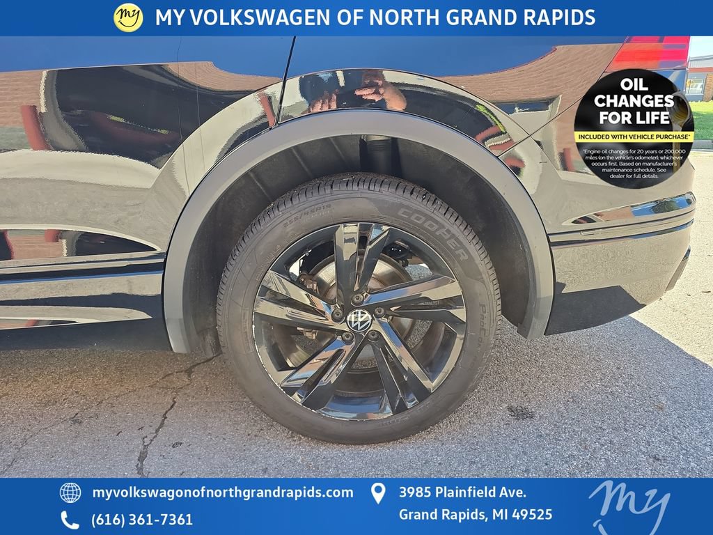 Used 2024 Volkswagen Tiguan SE R-Line AWD/4WD image 32