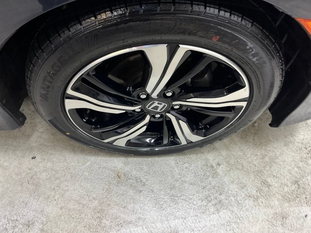 Used 2018 Honda Civic Touring image 32