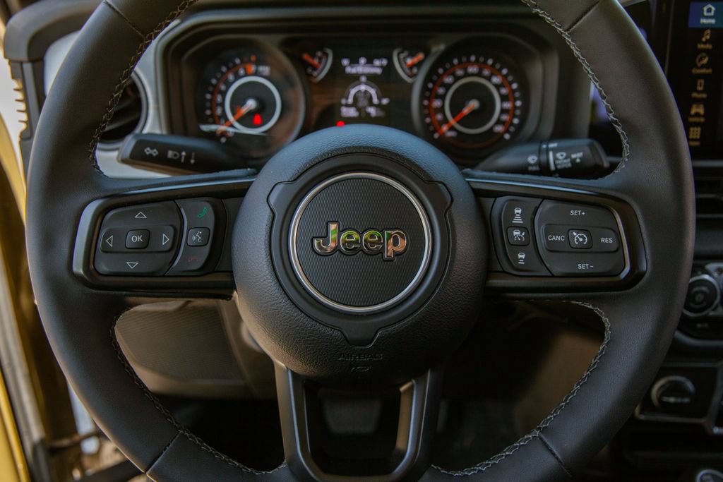 Used 2025 Jeep Gladiator Sport AWD/4WD image 16