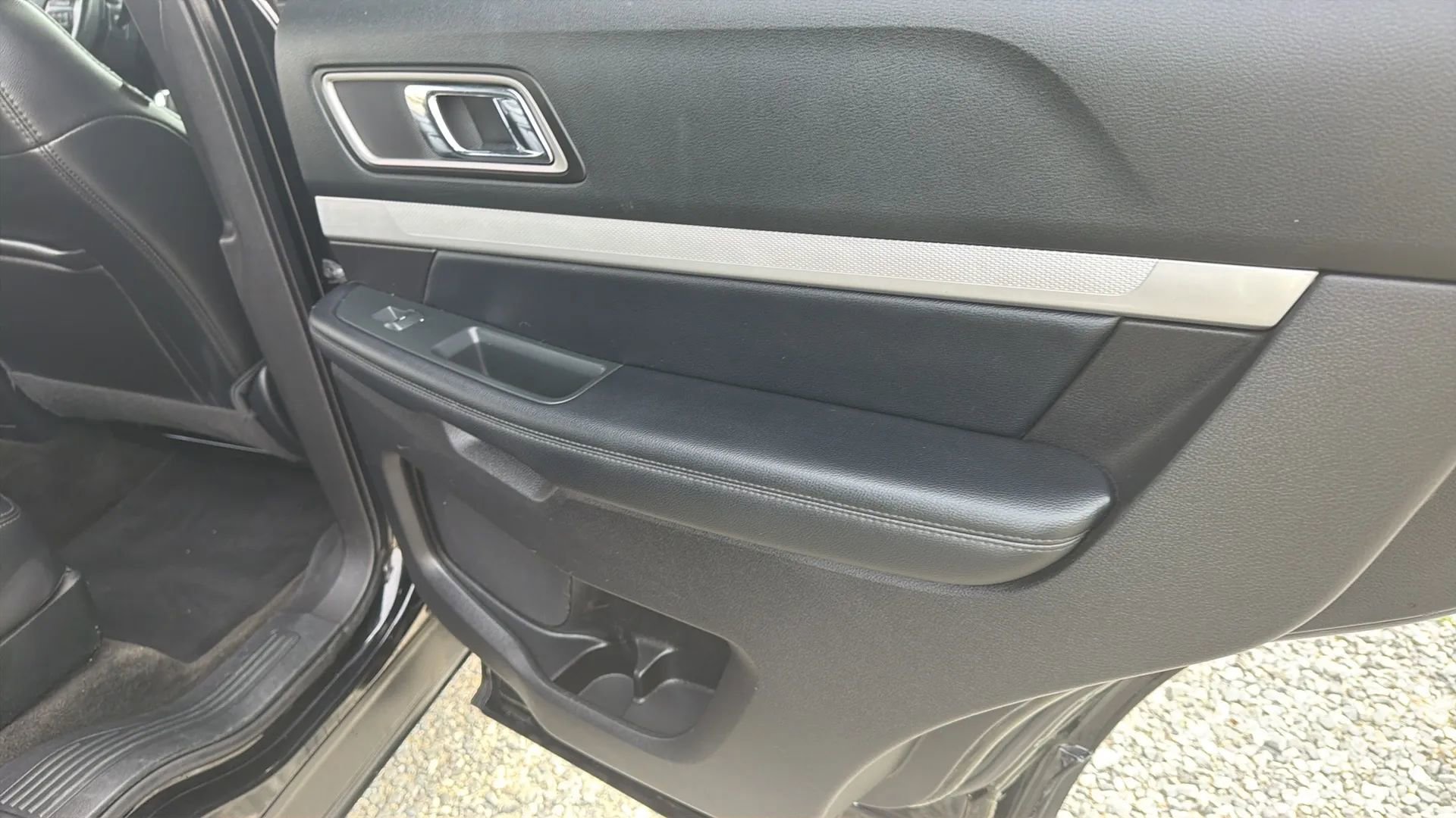 Used 2017 Ford Explorer XLT w/ Equipment Group 202A image 34