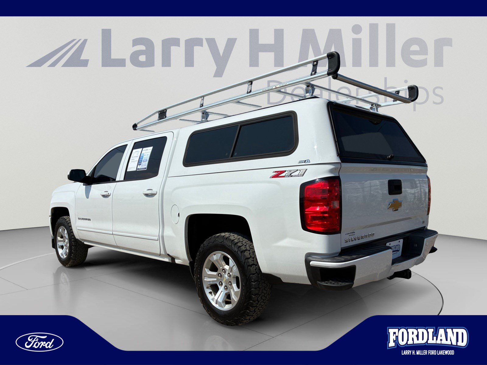 Used 2018 Chevrolet Silverado 1500 LT w/ All Star Edition AWD/4WD image 3