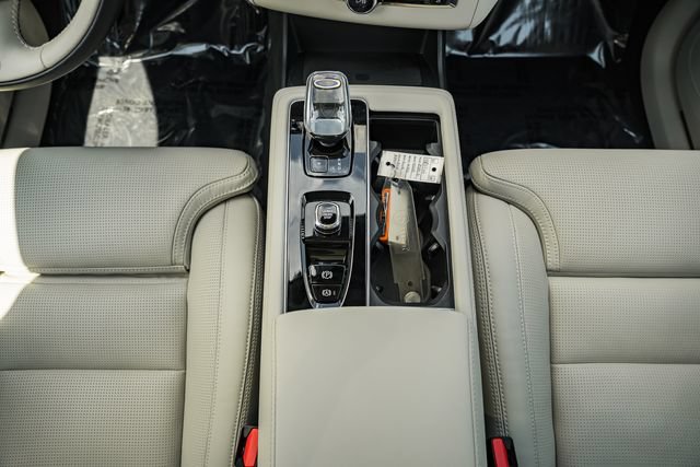 Used 2025 Volvo XC90 T8 Ultra w/ Protection Package Premier AWD/4WD image 26