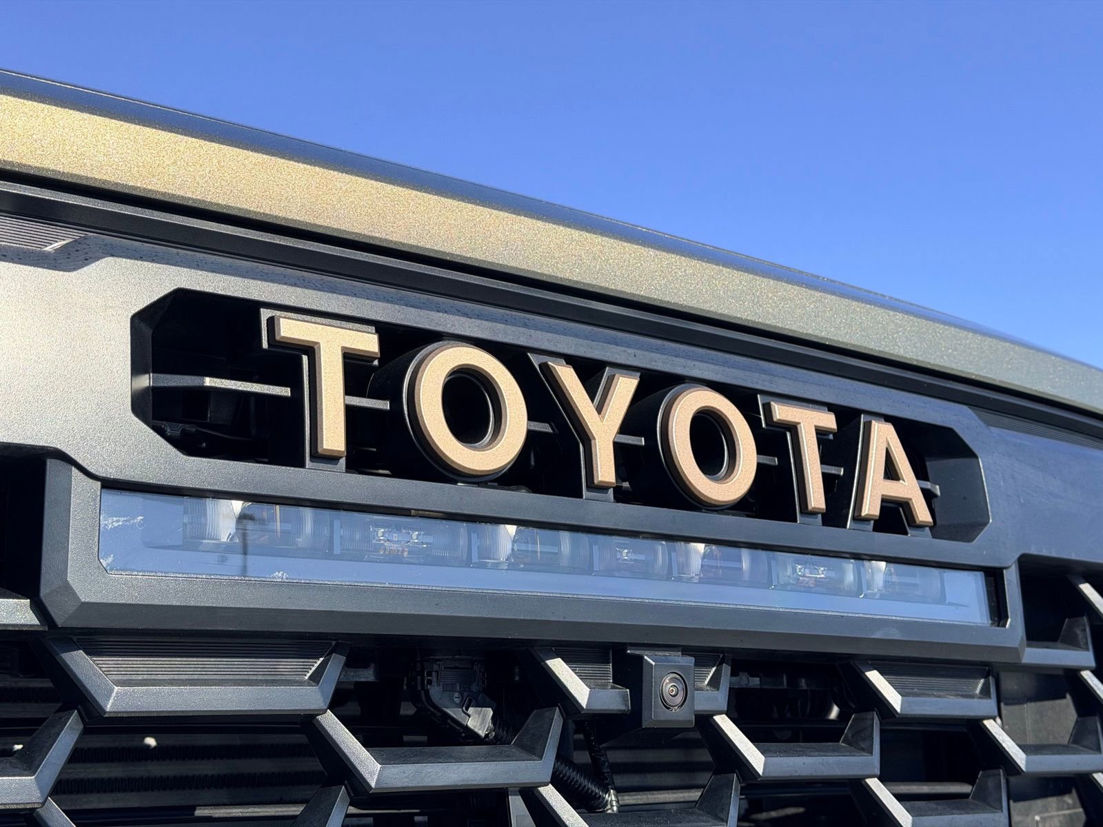 Used 2025 Toyota Tacoma Trailhunter AWD/4WD image 9
