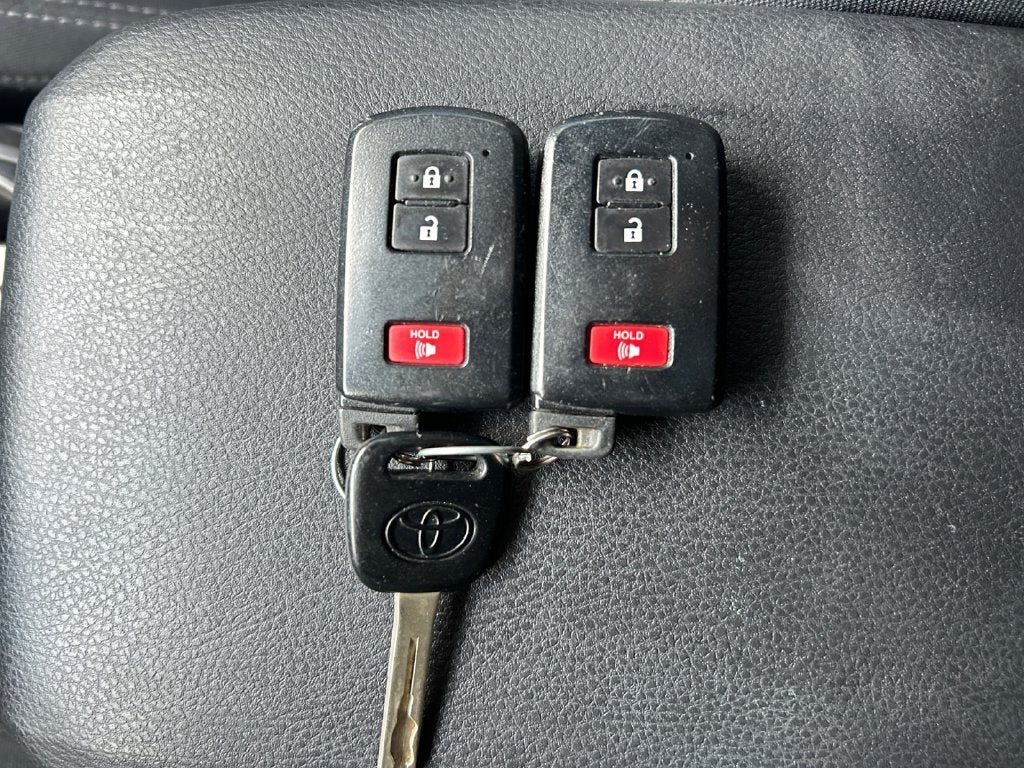 Used 2021 Toyota Tacoma TRD Off-Road AWD/4WD image 31