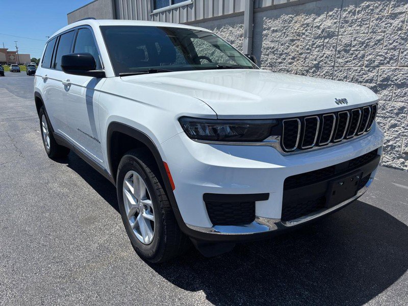 Used 2022 Jeep Grand Cherokee L Laredo w/ Luxury Tech Group I AWD/4WD image 2