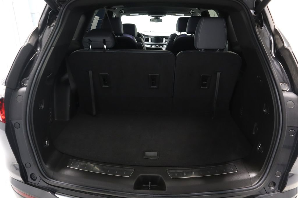 Used 2023 Buick Enclave Essence w/ Sport Touring Edition image 16