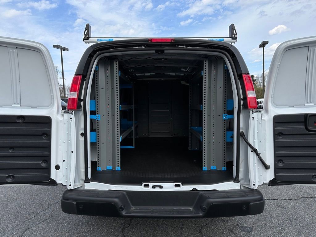 New 2025 GMC Savana 2500 w/ Driver Convenience Package RWD image 23