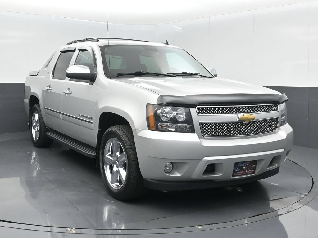 Used 2011 Chevrolet Avalanche LTZ AWD/4WD image 3