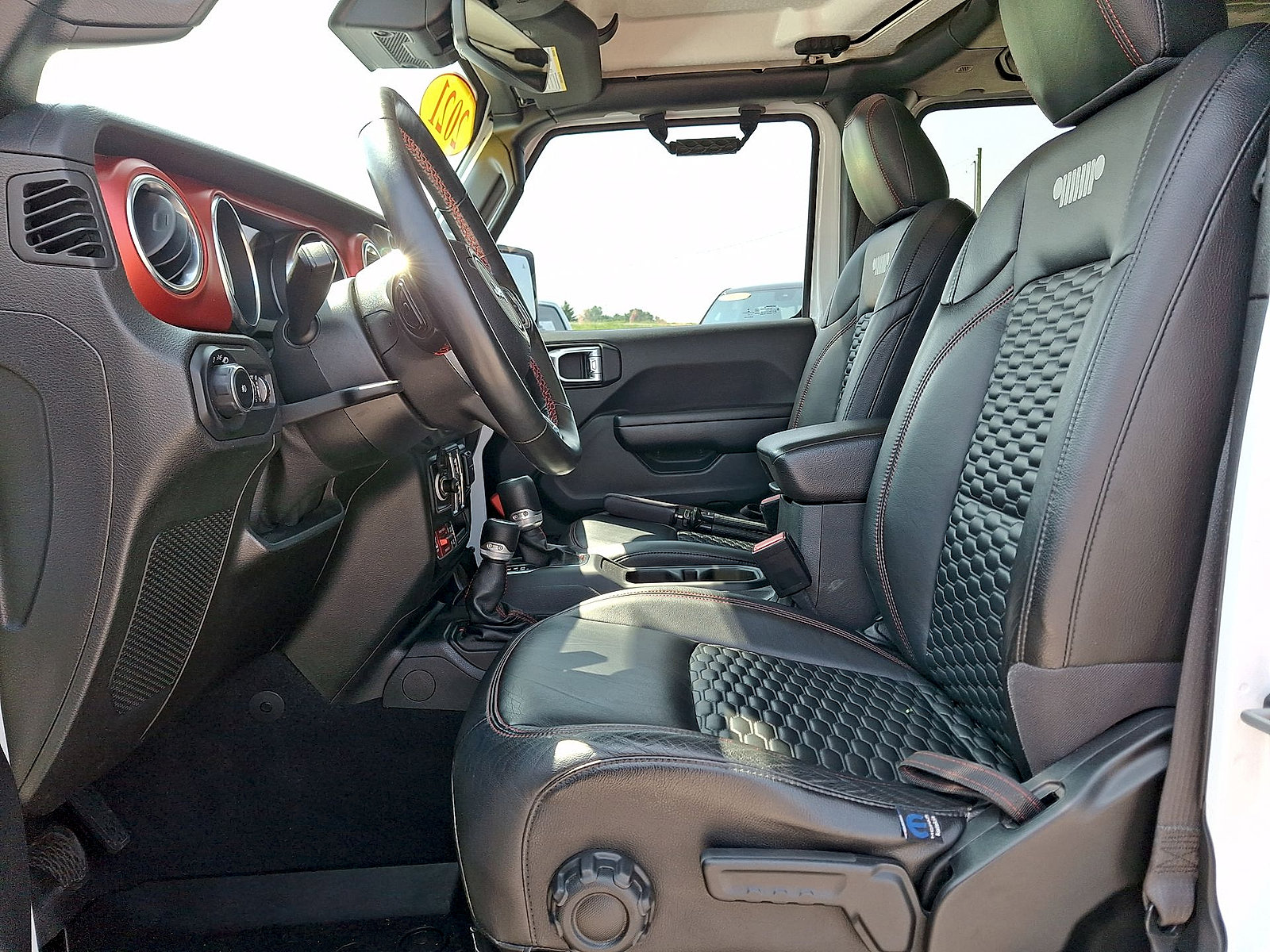 Used 2021 Jeep Wrangler Unlimited Rubicon AWD/4WD image 11