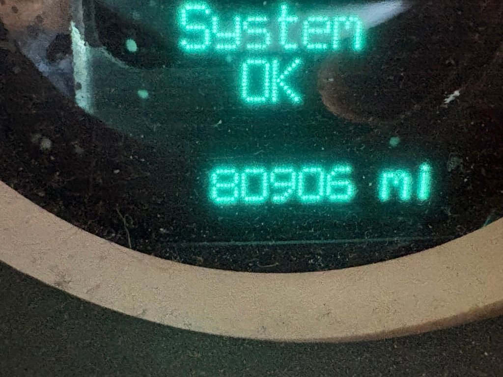 Used 2012 Dodge Challenger SXT RWD image 10