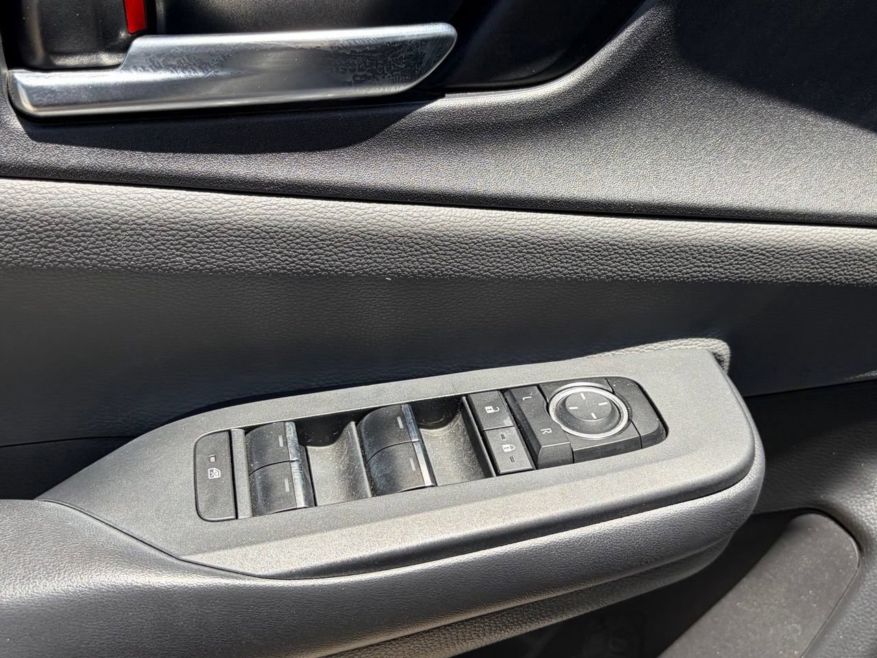Used 2023 Toyota Prius XLE AWD/4WD image 5