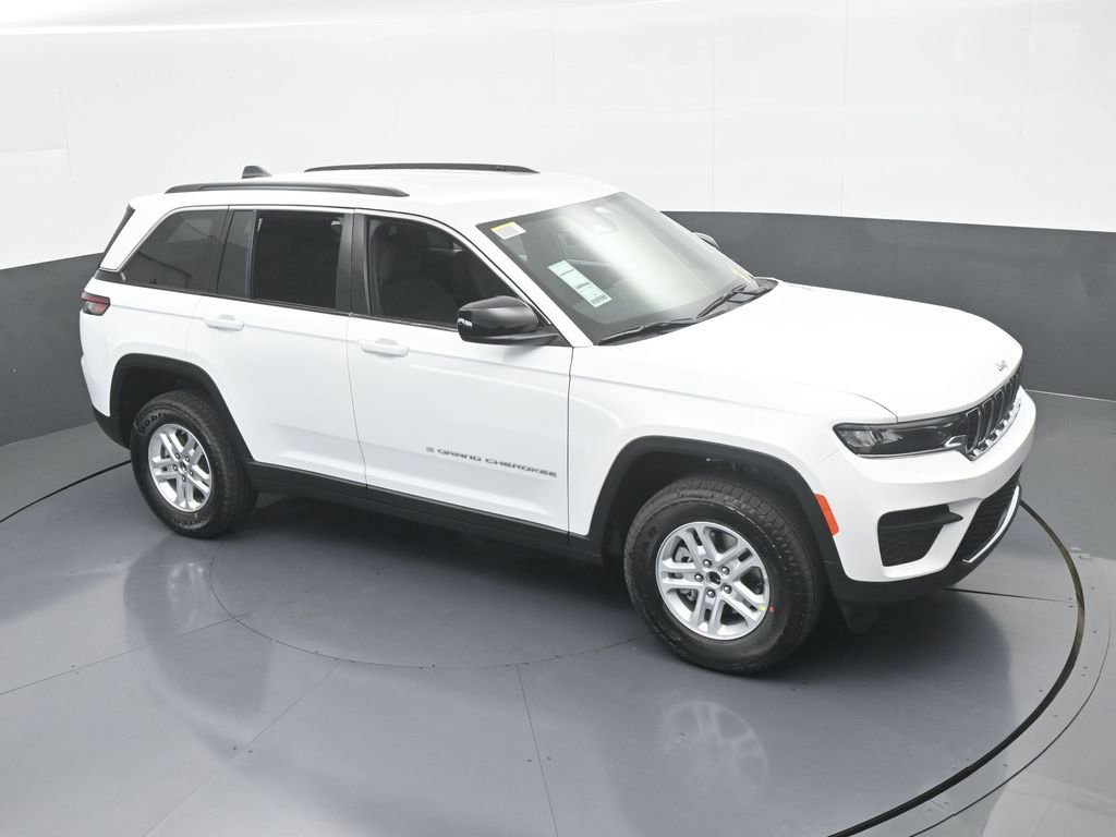 Used 2025 Jeep Grand Cherokee Laredo image 45