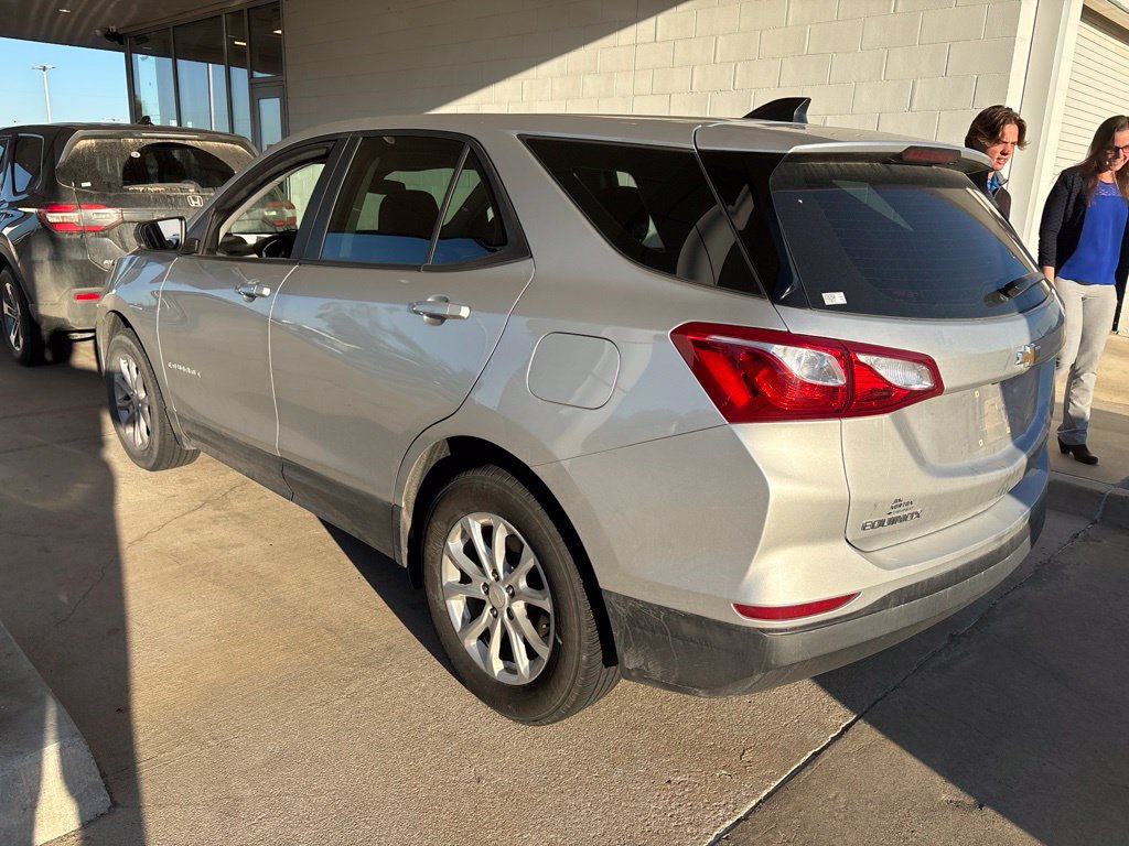 Used 2020 Chevrolet Equinox LS w/ LPO, Floor Liner Package FWD image 5