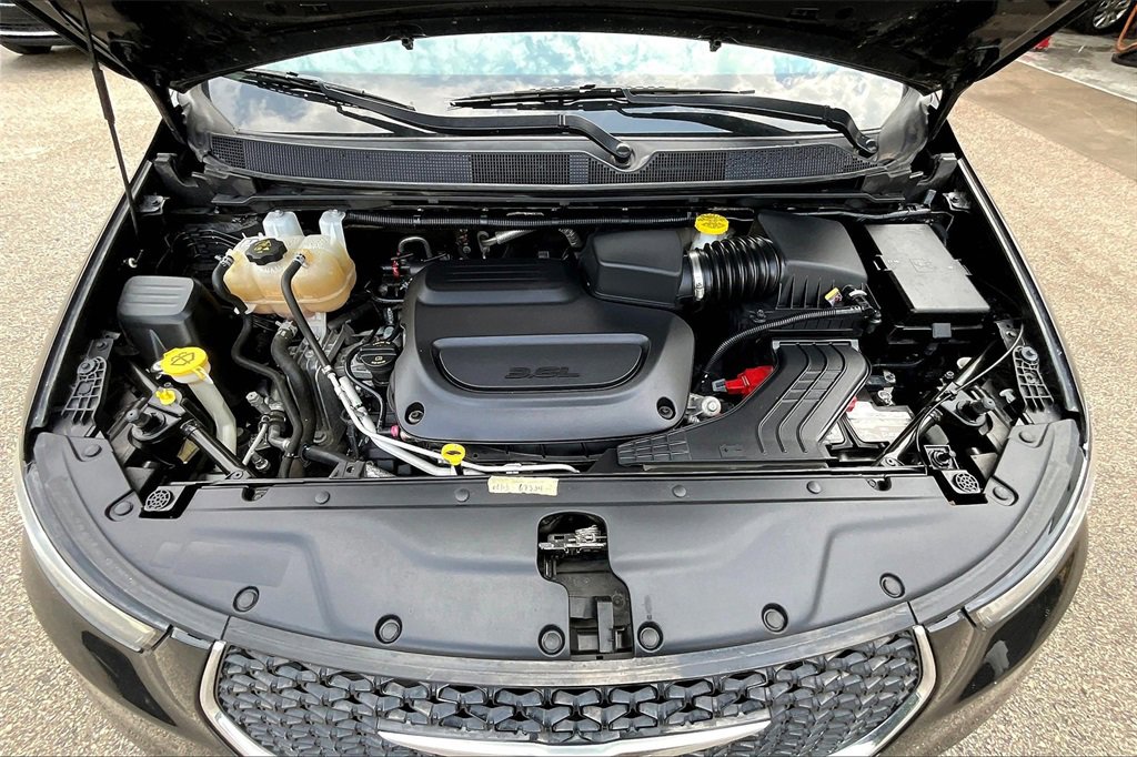 Used 2022 Chrysler Pacifica Limited image 30