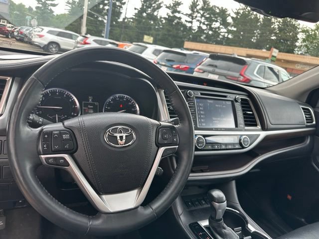 Used 2016 Toyota Highlander Limited Platinum w/ Four Season Floor Mat Package AWD/4WD image 21