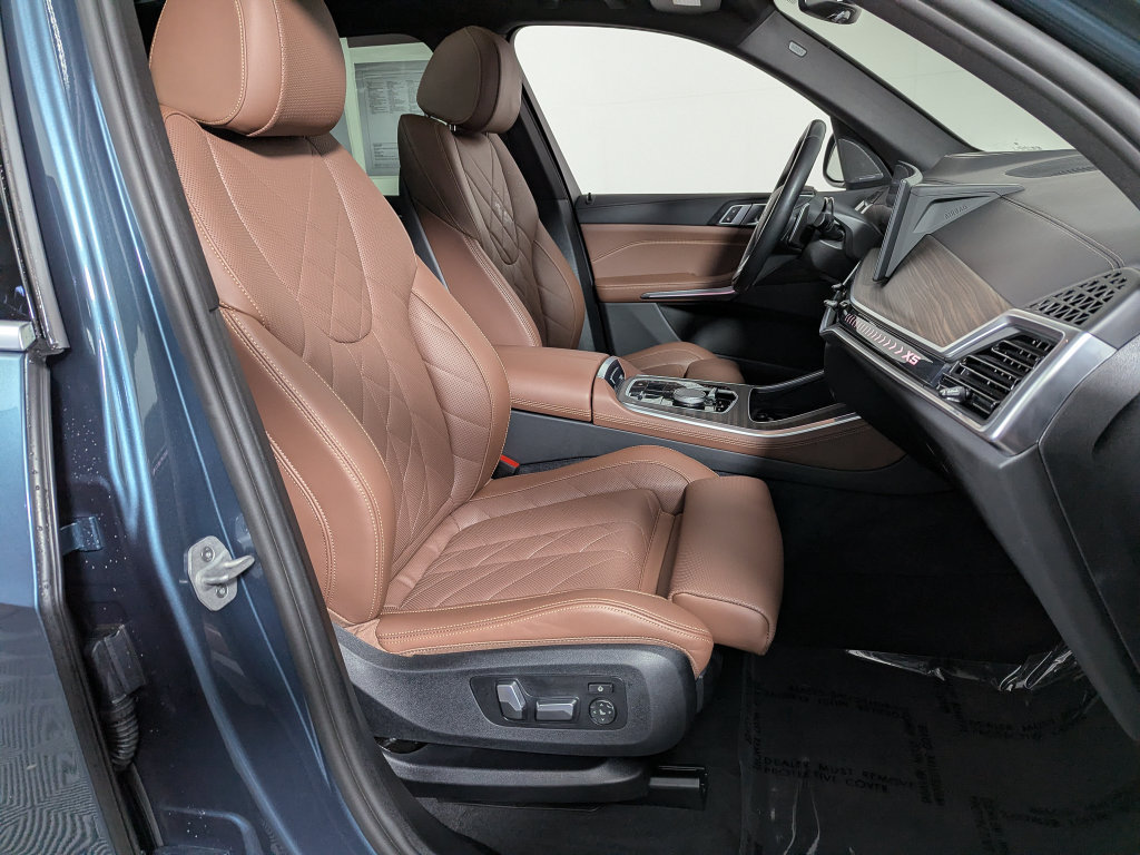 Certified 2025 BMW X5 xDrive50e w/ Premium Package AWD/4WD image 29