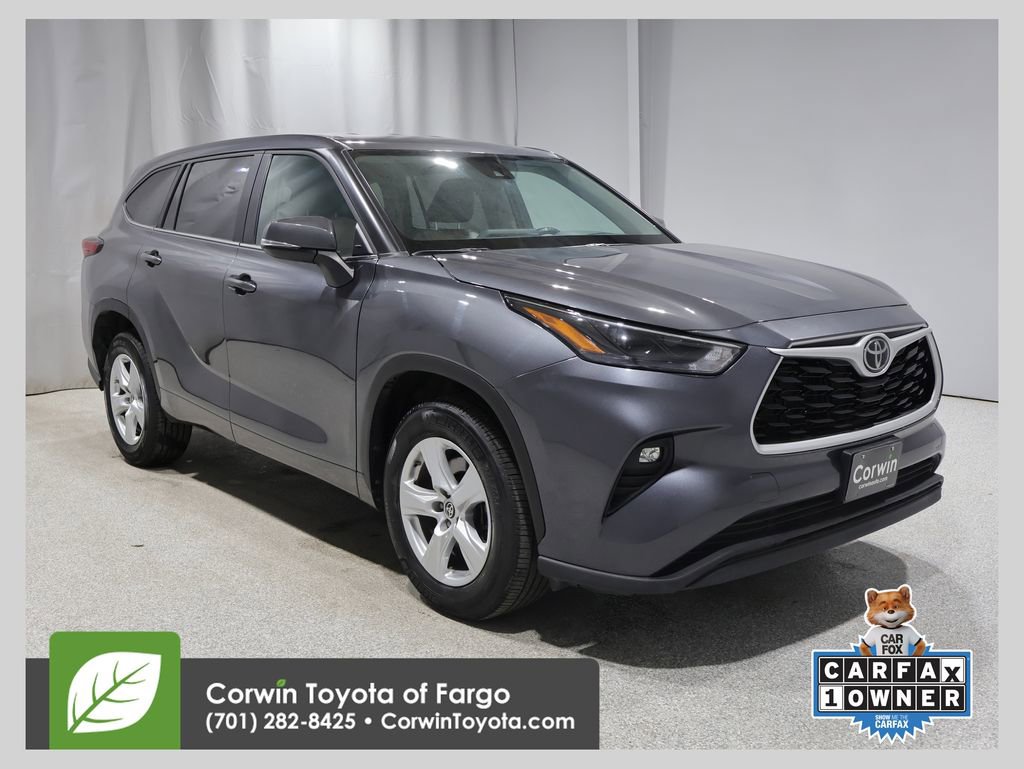 Used 2023 Toyota Highlander LE FWD image 1