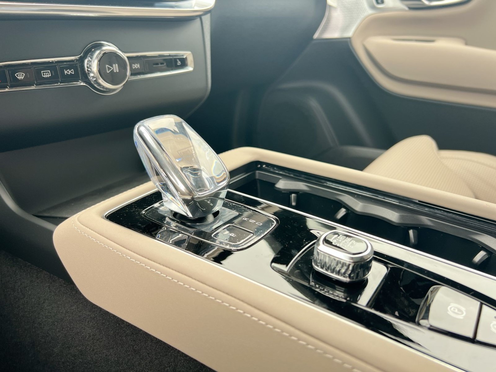 New 2026 Volvo XC90 B6 Ultra w/ Lounge Package AWD/4WD image 29