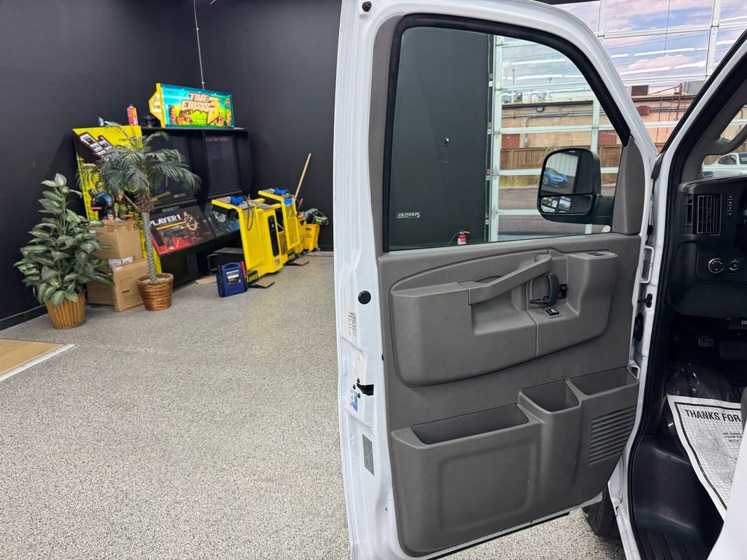 Used 2017 Chevrolet Express 3500 LT w/ LT Preferred Equipment Group RWD image 9