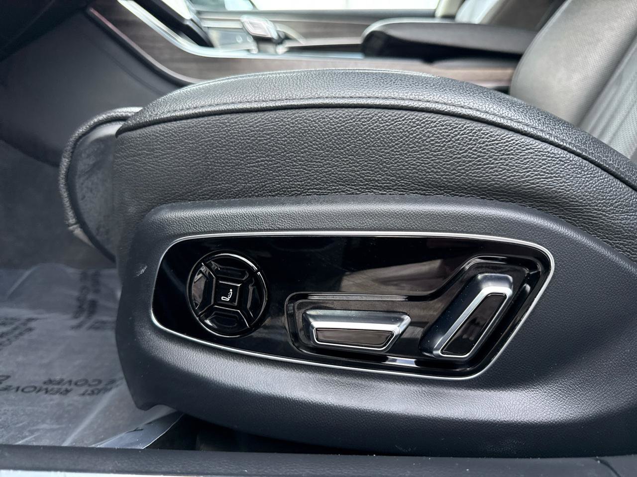 Used 2021 Audi A8 L 3.0T w/ Executive Plus Package image 19