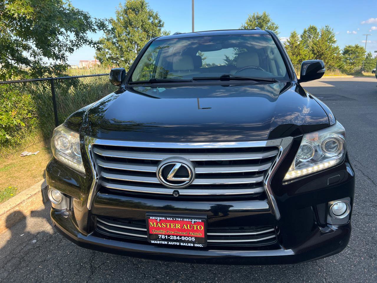 Used 2013 Lexus LX 570 4WD w/ Luxury Pkg image 2