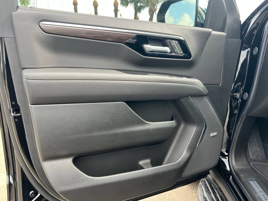 New 2026 Chevrolet Suburban Premier RWD image 24