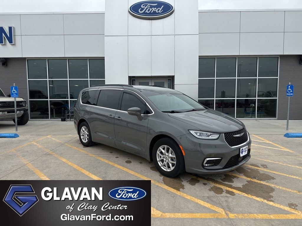 Used 2022 Chrysler Pacifica Touring-L w/ Uconnect Theater Family Group image 1