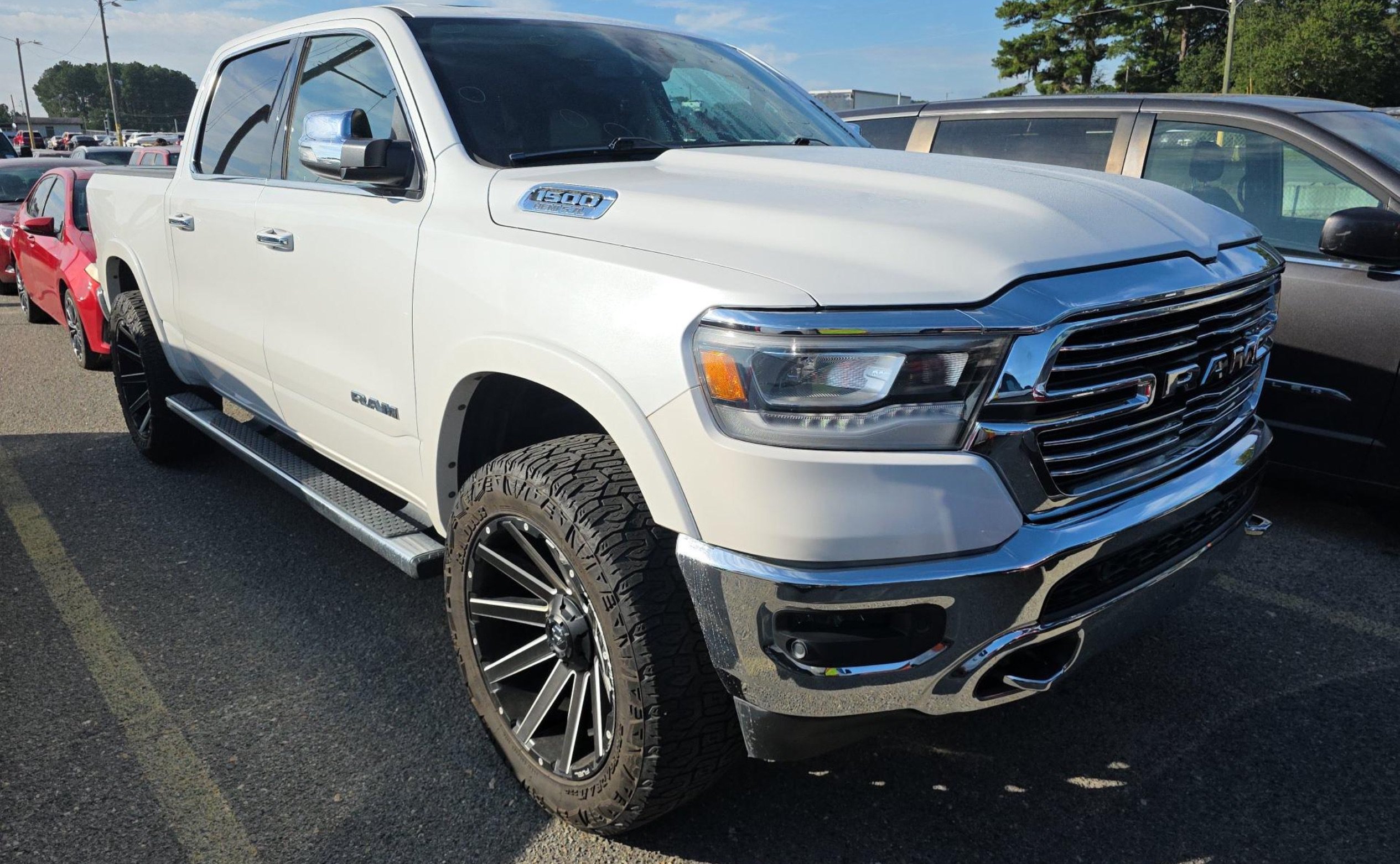 Used 2019 RAM 1500 Laramie RWD image 3
