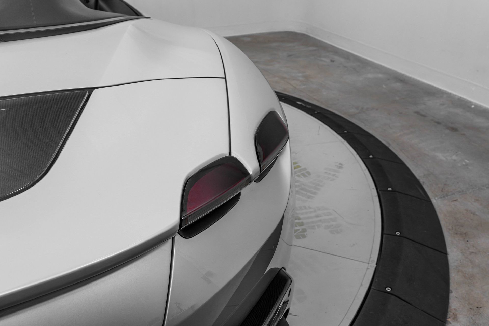 Certified 2025 Ferrari Roma Spider RWD image 51