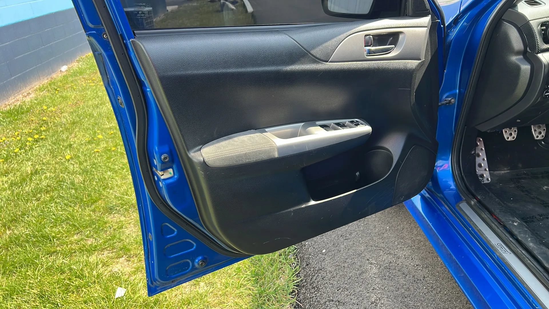 Used 2009 Subaru Impreza WRX STI AWD/4WD image 9
