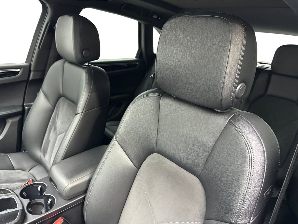 Used 2021 Porsche Macan image 26