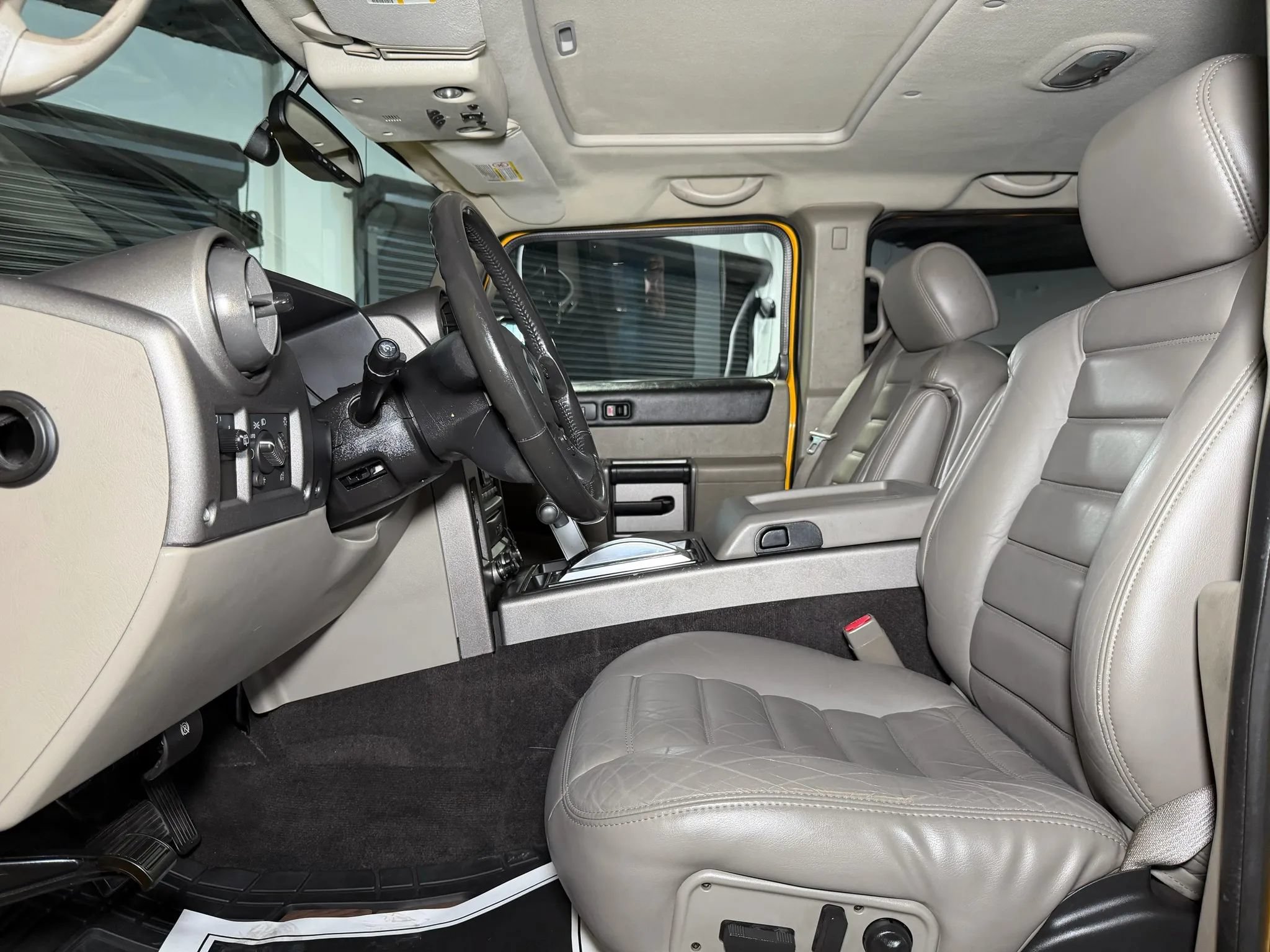 Used 2004 HUMMER H2 w/ Preferred Equipment Group AWD/4WD image 11