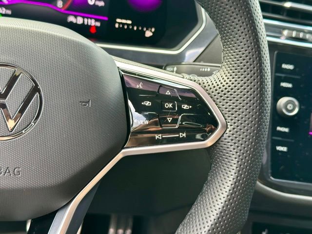 Used 2022 Volkswagen Tiguan SE R-Line image 35